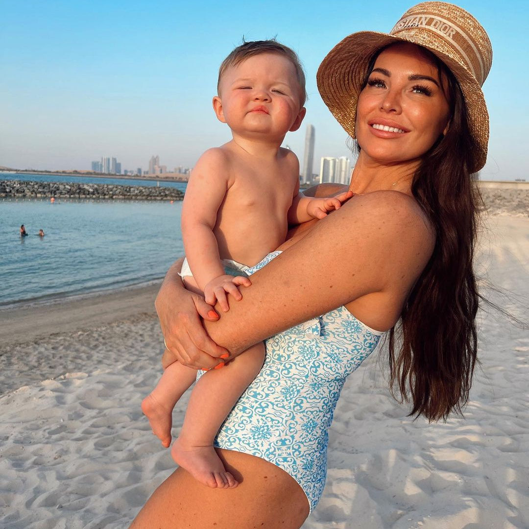 Jessica Wright Spotted on Abu Dhabi holiday with exclusive Cozy Crew Club clothing!