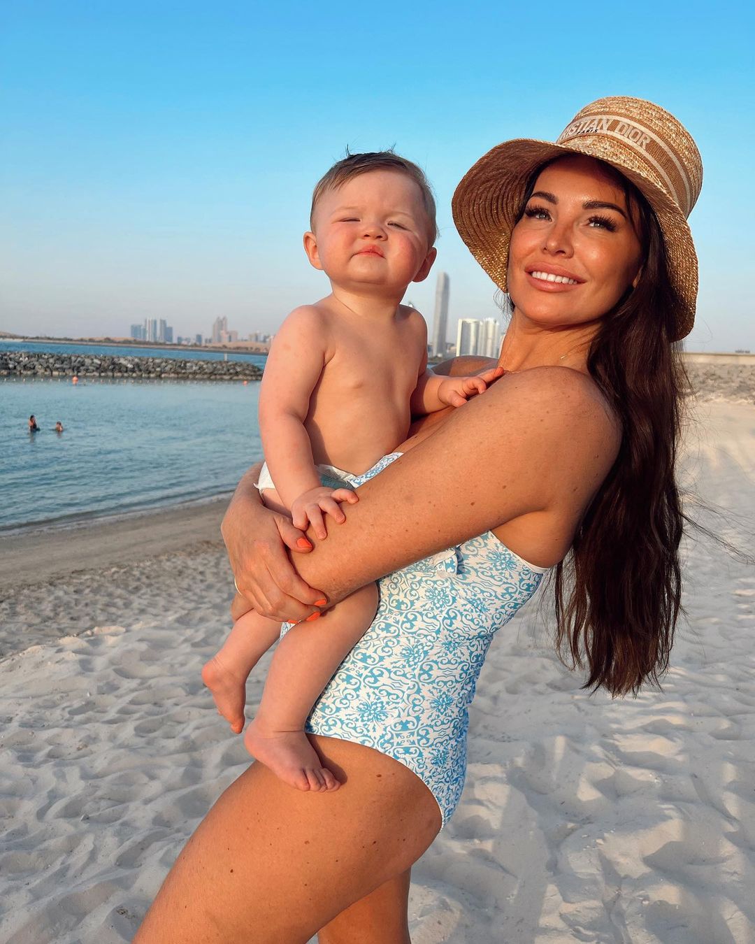 Jessica Wright Spotted on Abu Dhabi holiday with exclusive Cozy Crew Club clothing!