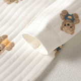 Der charmante Baby-Strampelanzug „Bear“ aus Bouclé