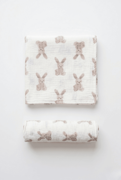 La couverture en mousseline pour emmailloter le lapin