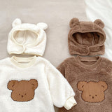Der gestrickte Kapuzen-Kinderwagenanzug „The Love Fur Bear“