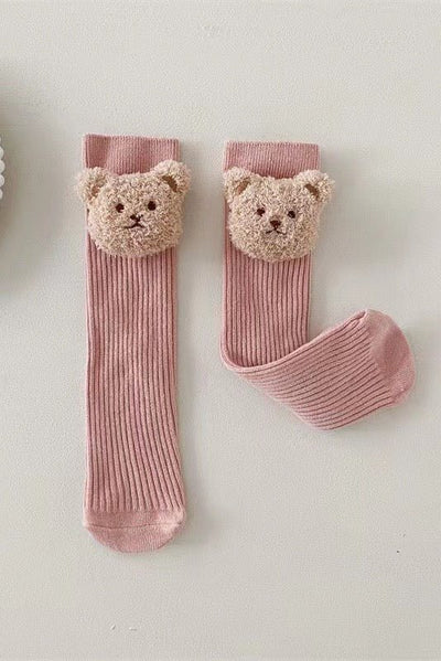Les chaussettes montantes de l'ours