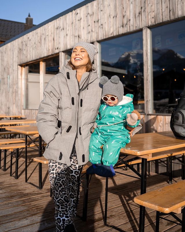 Louise Thompson spotted on Ski Vacation with Cozy Crew Club gloves!