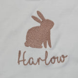 Vente d'échantillons - Gilet blanc - 6-9 mois - Lapin de Pâques et 'Harlow' en fil or rose