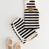 The Bear Beach – Gestreifte Shorts und T-Shirt