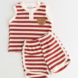 The Bear Beach – Gestreifte Shorts und T-Shirt