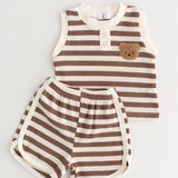 The Bear Beach – Gestreifte Shorts und T-Shirt