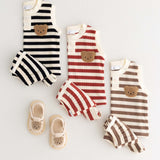 The Bear Beach – Gestreifte Shorts und T-Shirt