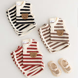 The Bear Beach – Gestreifte Shorts und T-Shirt