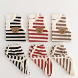 The Bear Beach – Gestreifte Shorts und T-Shirt