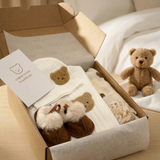 Die gemütliche Boucle-Babybär-Geschenkbox mit persönlicher Note
